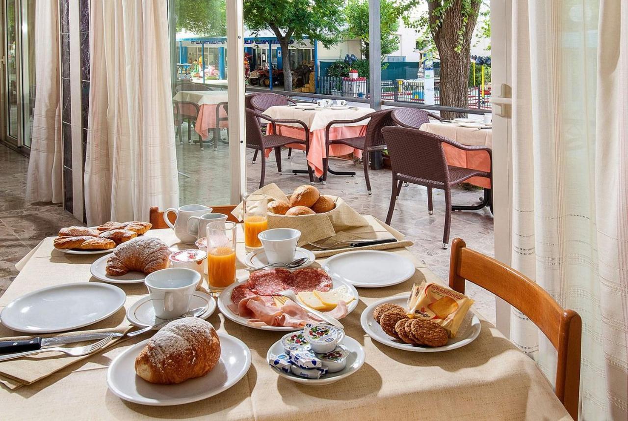 Hotel Ninfea Cattolica Luaran gambar